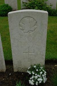Etaples Military Cemetery - Newport, Gordon